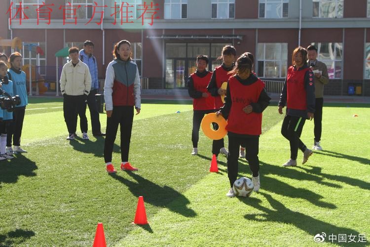 中国足协女足进校园系列公益活动走进齐齐哈尔
